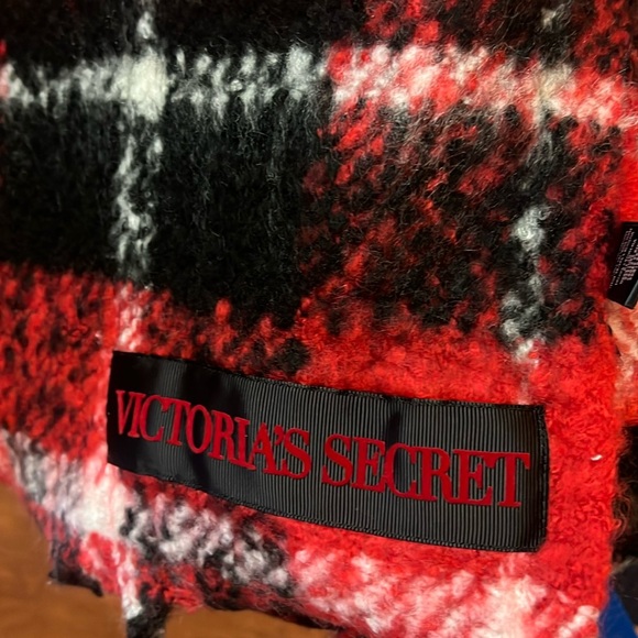 Victoria’s Secret Scarf 🧣 - Picture 4 of 9